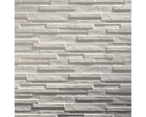 Wandverkleidung aus Stein in horizontaler Anordnung