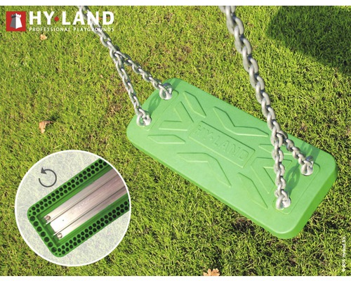 Grüner Hyland Schaukelsitz mit Ketten auf Gras