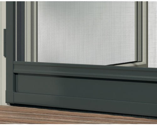 Vue détaillée d''une porte moustiquaire avec une maille fine