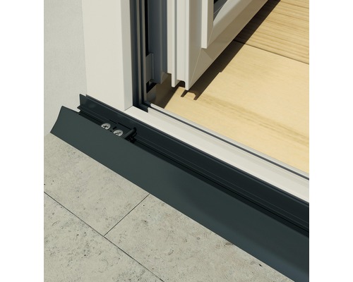 Vue détaillée d''un seuil de porte en métal