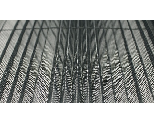 Gros plan d''un store plissé anti-insectes