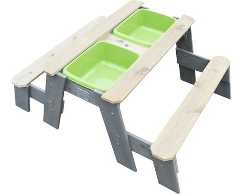 Kindersitzgruppe mit zwei grünen Wannen