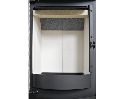Brennraum eines Kaminofens mit Auskleidung