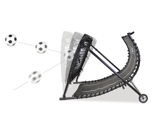 Fussball-Rebounder mit Ball