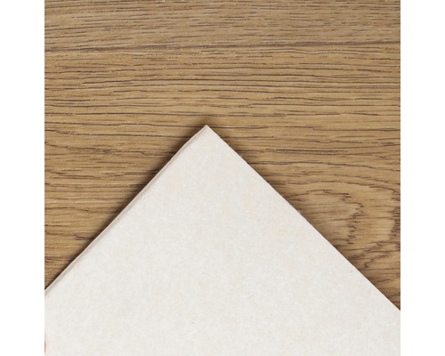 Carreau de céramique sur plancher en bois