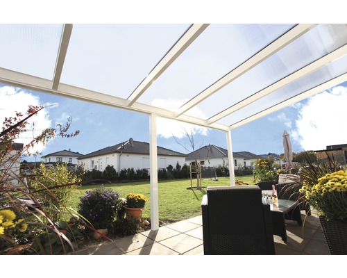 Terrasse avec toit de terrasse et mobilier de jardin