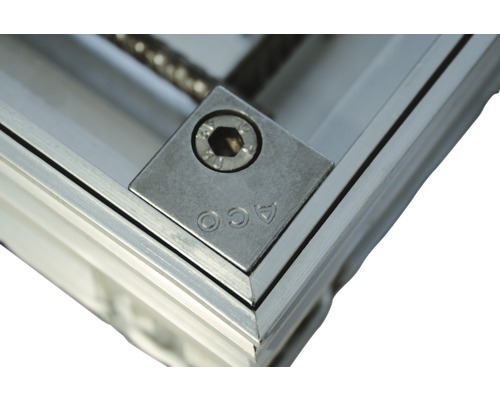 Vue détaillée d''un système de drainage ACO Drain avec vis