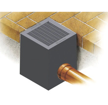Vue de dessus d''une bouche d''égout en plastique avec grille et raccord de tuyau