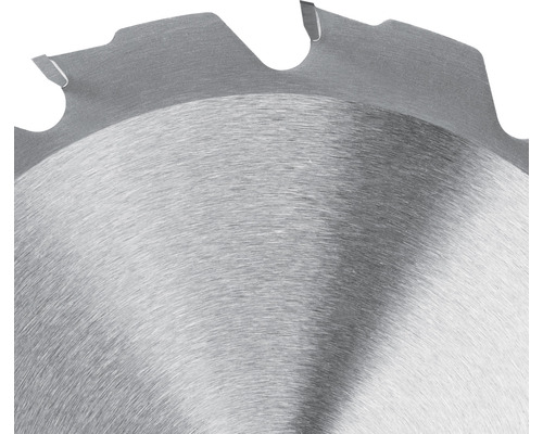 Vue détaillée d''une lame de scie circulaire en acier