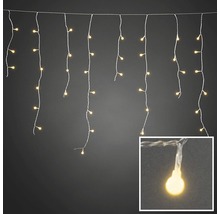 Lichterkette mit herunterhängenden Strängen und warmweißen Lichtern