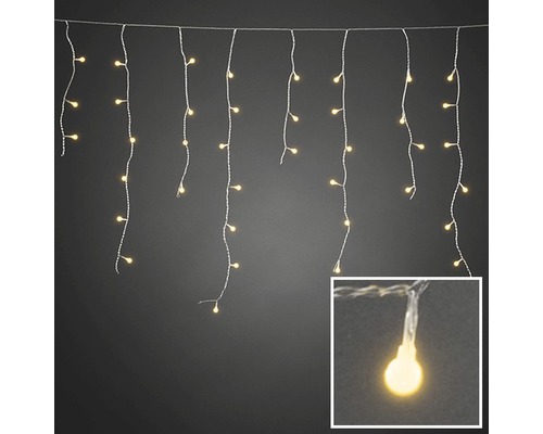 Lichterkette mit herunterhängenden Strängen und warmweißen Lichtern