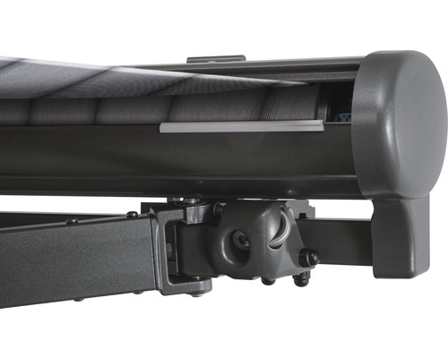 Vue détaillée d''un store banne avec articulation et coffre de store