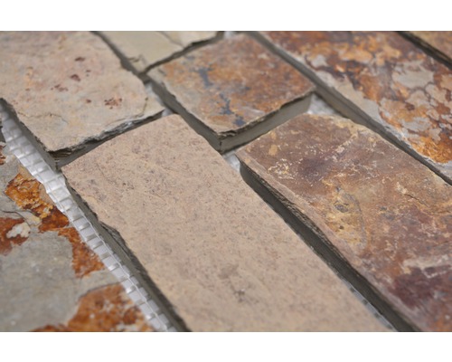 Nahaufnahme von Wandverkleidung aus Naturstein