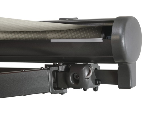 Detailansicht einer Gelenkarmmarkise mit Markisenstoff