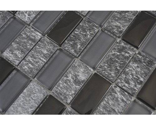 Mosaikfliesen aus Glas und Stein Nahansicht