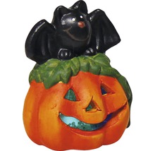 Halloween Dekoration mit Kürbis und Fledermaus