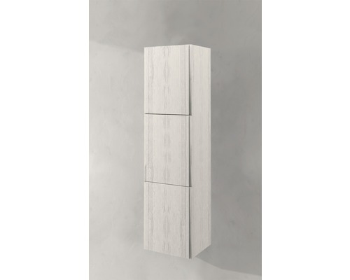 Weisser Hängeschrank mit drei Türen für das Badezimmer