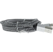 Câble USB-A vers Micro-USB enroulé avec gaine textile à motif chevron noir et blanc.