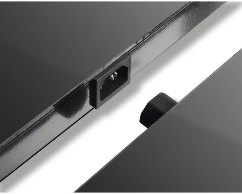 Detailansicht eines Paneels mit Stromanschluss