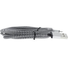 USB-Ladekabel mit Textilummantelung im Zickzack-Muster, USB-A auf Lightning-Stecker, aufgerollt.