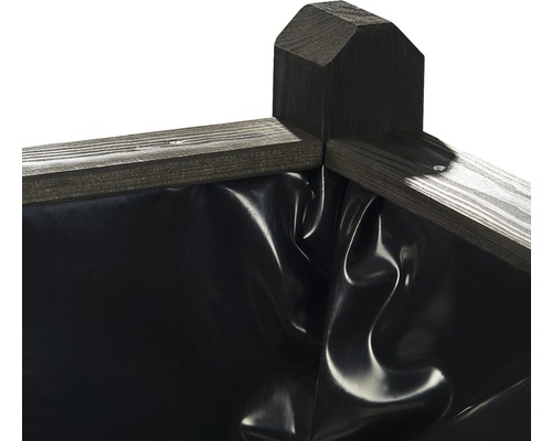 Vue détaillée d''un coffre en bois doublé d''un film