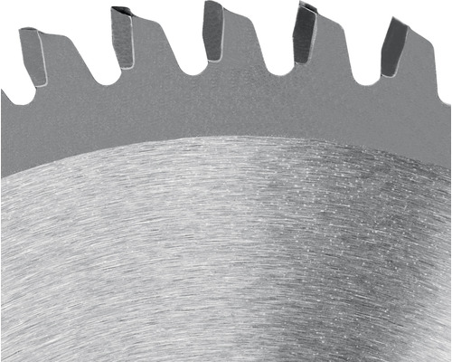 Gros plan d''une lame de scie