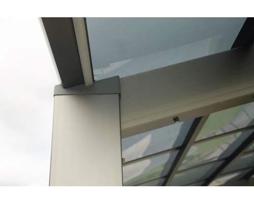 Detailansicht eines Terrassendachs aus Aluminium und Glas