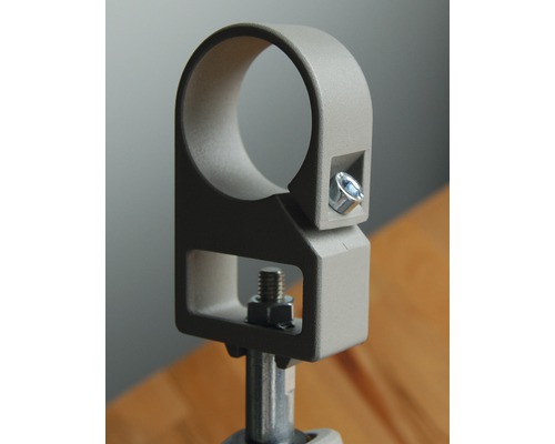 Rohrschelle mit Schrauben zur Befestigung