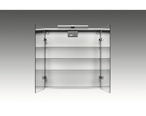 Armoire de toilette ouverte avec éclairage et étagères en verre pour la salle de bains