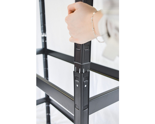 Montage d''une étagère métallique