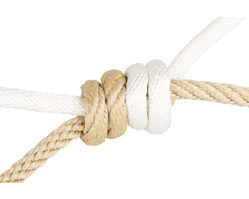 Detailansicht von zwei Seilen, die miteinander verknotet sind