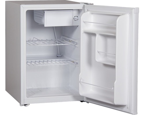 Geöffneter, kleiner Kühlschrank mit Regalen