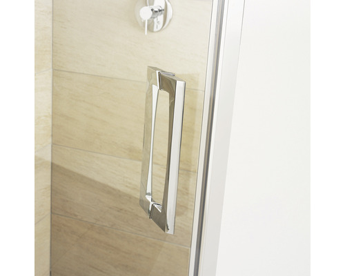 Détail d''une poignée de porte de cabine de douche