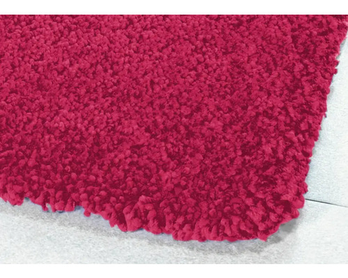 Detailansicht eines hochflorigen Teppichs