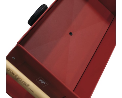 Vue détaillée d''un chariot rouge avec poignée et roue