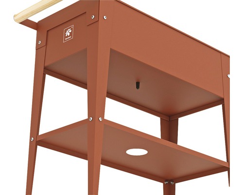 Vue détaillée d''un potager surélevé avec espace de rangement.