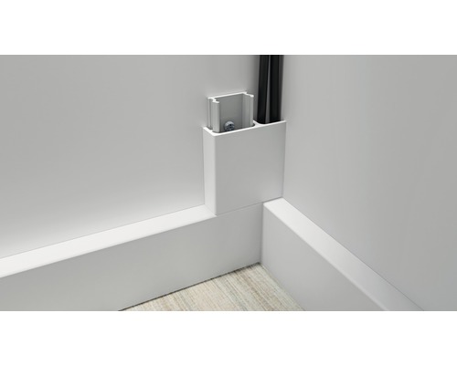 Installation d''un chemin de câbles sur un mur