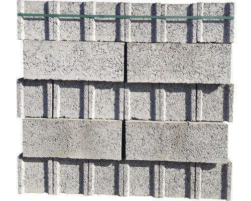 Stapel grauer HLZ-Mauersteine