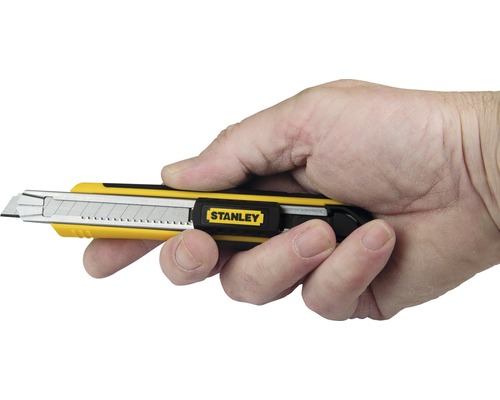 Hand hält Stanley Cuttermesser