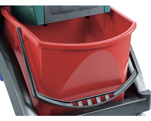 Roter Eimer mit Halterung für Reinigungsgeräte