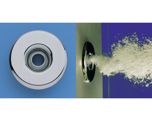 Düse aus Metall für Whirlpool oder Badewanne, montiert und im Betrieb