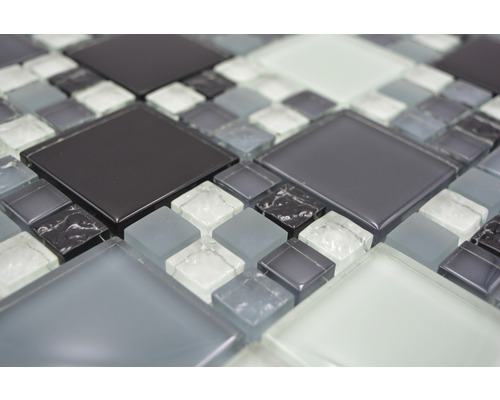 Mosaïque avec éléments carrés en verre et en pierre