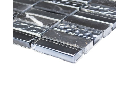 Mosaïque avec pierres allongées en pierre naturelle et métal