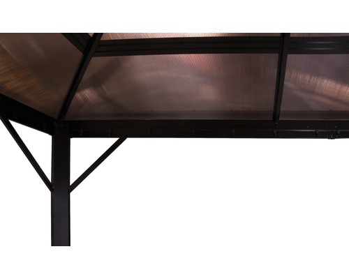 Vue détaillée d''un pavillon avec toit en polycarbonate et poteaux de soutien