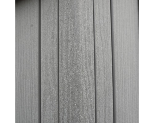 Graue Kunststoff Zaunelemente im Detail