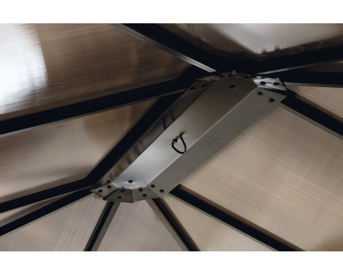 Vue détaillée de la structure de toit d''un pavillon