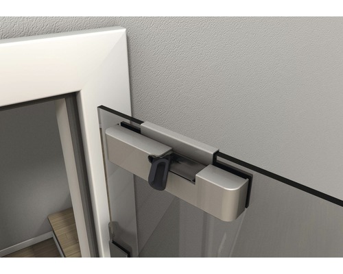 Vue détaillée d''une serrure de porte sur une porte en verre