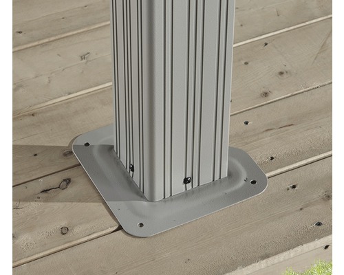 Vue détaillée d''un support de pavillon avec fixation au pied sur une terrasse en bois.