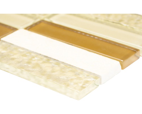 Gros plan d''une mosaïque en verre et céramique