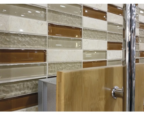 Mosaïque de carreaux muraux avec des tons marron, beige et blanc pour la décoration murale